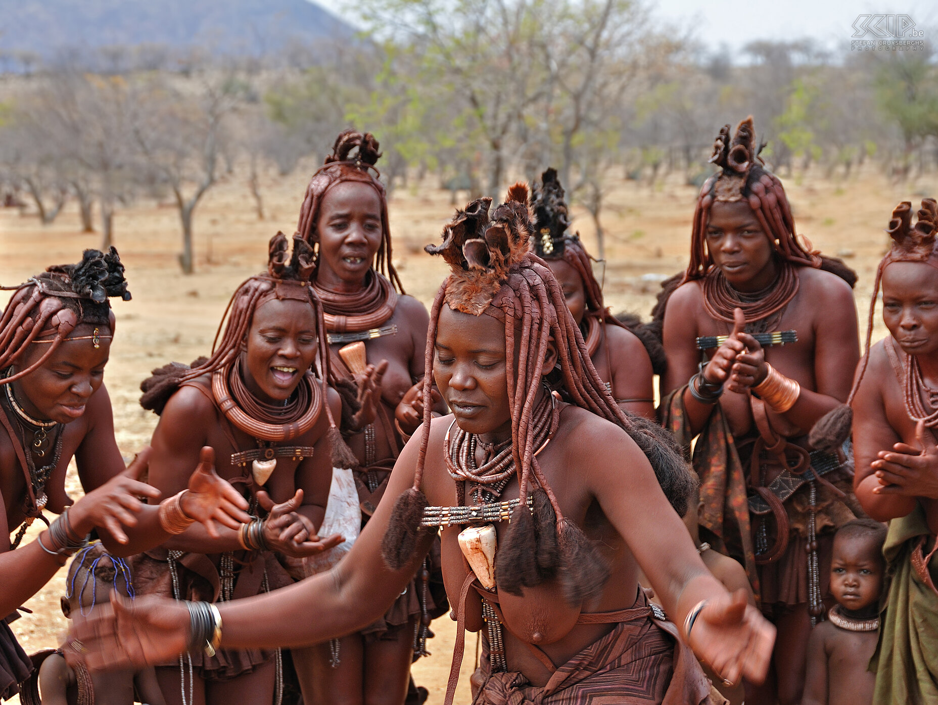 Omangete - Dansende Himba vrouwen  Stefan Cruysberghs